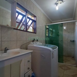 Casa com 274m², 8 dormitórios, 3 vagas, no bairro Santa Fé em Caxias do Sul para Comprar