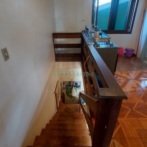 Casa com 274m², 8 dormitórios, 3 vagas, no bairro Santa Fé em Caxias do Sul para Comprar