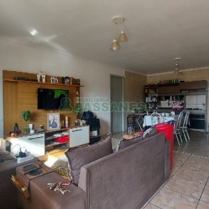 Casa com 274m², 8 dormitórios, 3 vagas, no bairro Santa Fé em Caxias do Sul para Comprar