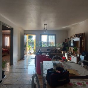 Casa com 274m², 8 dormitórios, 3 vagas, no bairro Santa Fé em Caxias do Sul para Comprar