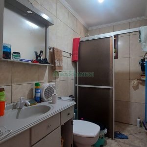 Casa com 274m², 8 dormitórios, 3 vagas, no bairro Santa Fé em Caxias do Sul para Comprar
