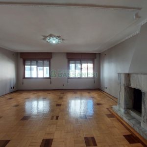 Apto Mobiliado com 269m², 4 dormitórios, 2 vagas, no bairro São Pelegrino em Caxias do Sul para Alugar