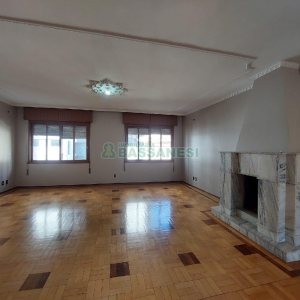 Apto Mobiliado com 269m², 4 dormitórios, 2 vagas, no bairro São Pelegrino em Caxias do Sul para Alugar