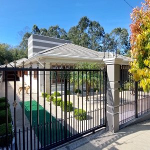 Casa com 213m², 3 dormitórios, 4 vagas, no bairro Desvio Rizzo em Caxias do Sul para Comprar