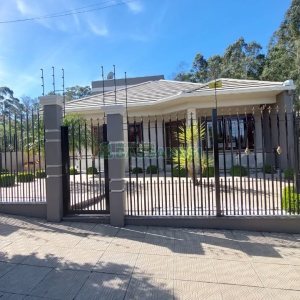 Casa com 213m², 3 dormitórios, 4 vagas, no bairro Desvio Rizzo em Caxias do Sul para Comprar