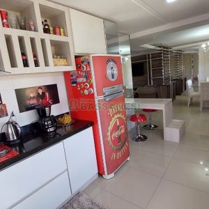 Casa com 213m², 3 dormitórios, 4 vagas, no bairro Desvio Rizzo em Caxias do Sul para Comprar