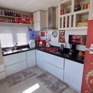 Casa com 213m², 3 dormitórios, 4 vagas, no bairro Desvio Rizzo em Caxias do Sul para Comprar