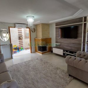 Casa com 213m², 3 dormitórios, 4 vagas, no bairro Desvio Rizzo em Caxias do Sul para Comprar