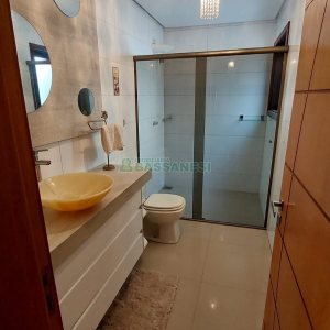 Casa com 213m², 3 dormitórios, 4 vagas, no bairro Desvio Rizzo em Caxias do Sul para Comprar