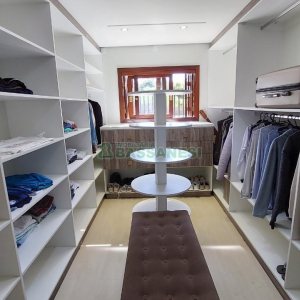 Casa com 213m², 3 dormitórios, 4 vagas, no bairro Desvio Rizzo em Caxias do Sul para Comprar