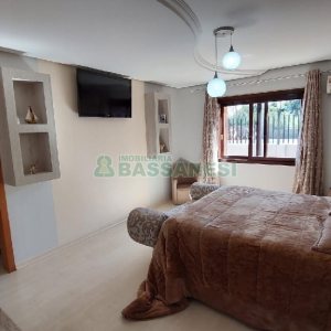 Casa com 213m², 3 dormitórios, 4 vagas, no bairro Desvio Rizzo em Caxias do Sul para Comprar