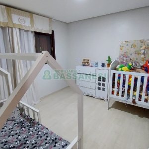 Casa com 213m², 3 dormitórios, 4 vagas, no bairro Desvio Rizzo em Caxias do Sul para Comprar