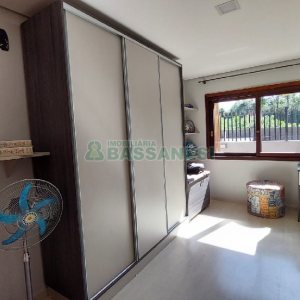 Casa com 213m², 3 dormitórios, 4 vagas, no bairro Desvio Rizzo em Caxias do Sul para Comprar