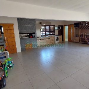 Casa com 213m², 3 dormitórios, 4 vagas, no bairro Desvio Rizzo em Caxias do Sul para Comprar
