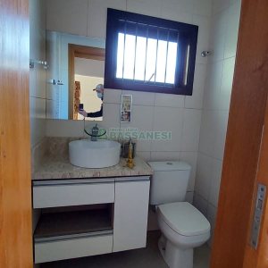 Casa com 213m², 3 dormitórios, 4 vagas, no bairro Desvio Rizzo em Caxias do Sul para Comprar