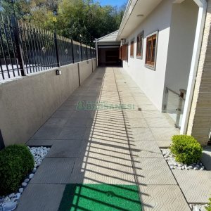 Casa com 213m², 3 dormitórios, 4 vagas, no bairro Desvio Rizzo em Caxias do Sul para Comprar
