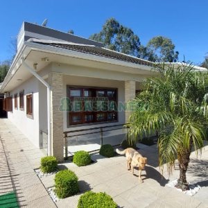 Casa com 213m², 3 dormitórios, 4 vagas, no bairro Desvio Rizzo em Caxias do Sul para Comprar