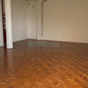 Sala com 280m², no bairro Centro em Caxias do Sul para Alugar