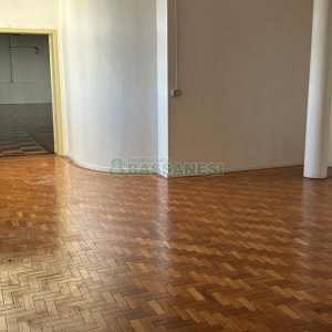 Sala com 280m², no bairro Centro em Caxias do Sul para Alugar