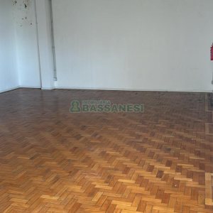 Sala com 280m², no bairro Centro em Caxias do Sul para Alugar