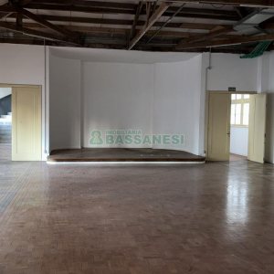 Sala com 280m², no bairro Centro em Caxias do Sul para Alugar