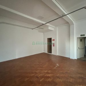 Sala com 280m², no bairro Centro em Caxias do Sul para Alugar