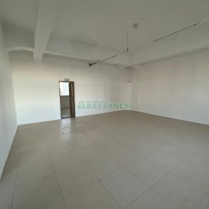 Sala com 280m², no bairro Centro em Caxias do Sul para Alugar