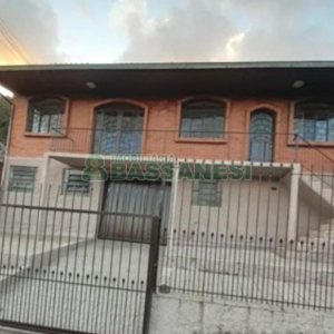 Casa com 208m², 3 dormitórios, 3 vagas, no bairro Planalto em Caxias do Sul para Comprar
