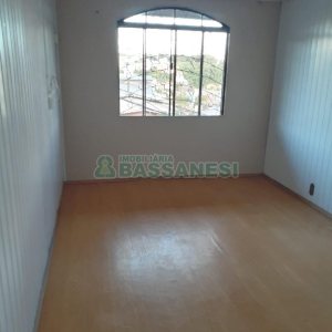 Casa com 208m², 3 dormitórios, 3 vagas, no bairro Planalto em Caxias do Sul para Comprar