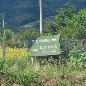 Chácara, 2 dormitórios, 1 vaga, no bairro Galópolis em Caxias do Sul para Comprar