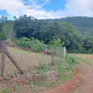 Chácara, 2 dormitórios, 1 vaga, no bairro Galópolis em Caxias do Sul para Comprar