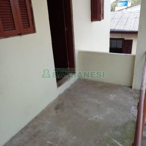 Casa com 61m², 3 dormitórios, 2 vagas, no bairro Jardim Iracema em Caxias do Sul para Comprar