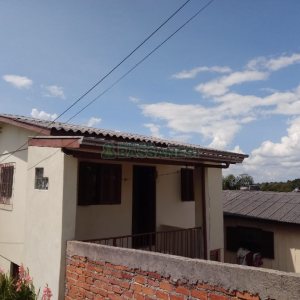 Casa com 61m², 3 dormitórios, 2 vagas, no bairro Jardim Iracema em Caxias do Sul para Comprar