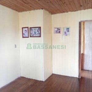 Casa com 61m², 3 dormitórios, 2 vagas, no bairro Jardim Iracema em Caxias do Sul para Comprar