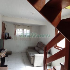 Casa com 61m², 3 dormitórios, 2 vagas, no bairro Jardim Iracema em Caxias do Sul para Comprar