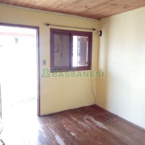 Casa com 61m², 3 dormitórios, 2 vagas, no bairro Jardim Iracema em Caxias do Sul para Comprar
