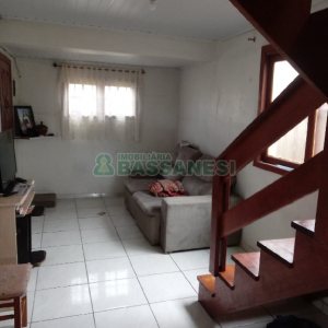 Casa com 61m², 3 dormitórios, 2 vagas, no bairro Jardim Iracema em Caxias do Sul para Comprar