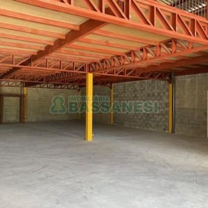 Pavilhão com 483m², no bairro São Virgílio em Caxias do Sul para Alugar