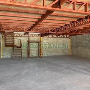 Pavilhão com 483m², no bairro São Virgílio em Caxias do Sul para Alugar