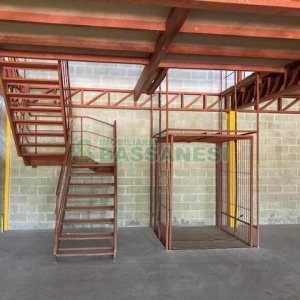 Pavilhão com 483m², no bairro São Virgílio em Caxias do Sul para Alugar