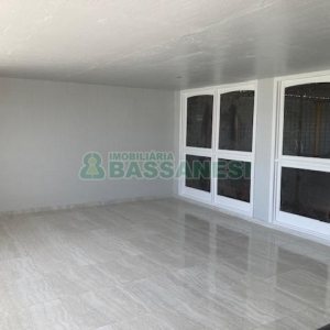 Pavilhão com 483m², no bairro São Virgílio em Caxias do Sul para Alugar