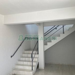 Pavilhão com 483m², no bairro São Virgílio em Caxias do Sul para Alugar