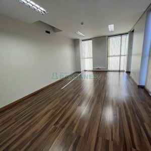 Sala com 400m², 10 vagas, no bairro Pio X em Caxias do Sul para Alugar