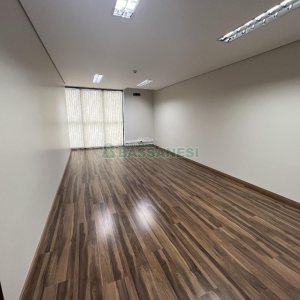 Sala com 400m², 10 vagas, no bairro Pio X em Caxias do Sul para Alugar