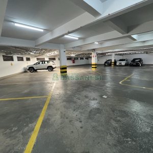 Sala com 400m², 10 vagas, no bairro Pio X em Caxias do Sul para Alugar