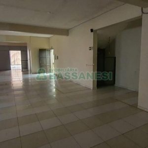 Loja com 402m², no bairro Cristo Redentor em Caxias do Sul para Comprar