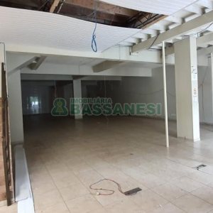Loja com 402m², no bairro Cristo Redentor em Caxias do Sul para Comprar