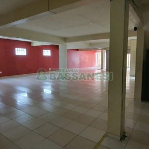 Loja com 402m², no bairro Cristo Redentor em Caxias do Sul para Comprar