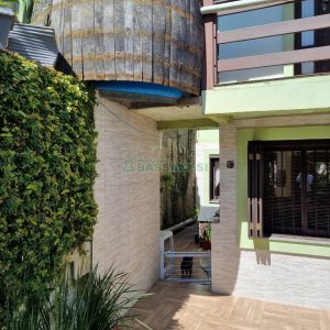 Casa com 132m², 4 dormitórios, 1 vaga, no bairro Rio Branco em Caxias do Sul para Comprar