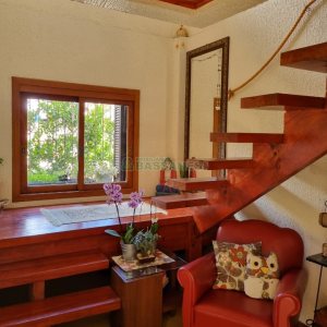 Casa com 132m², 4 dormitórios, 1 vaga, no bairro Rio Branco em Caxias do Sul para Comprar